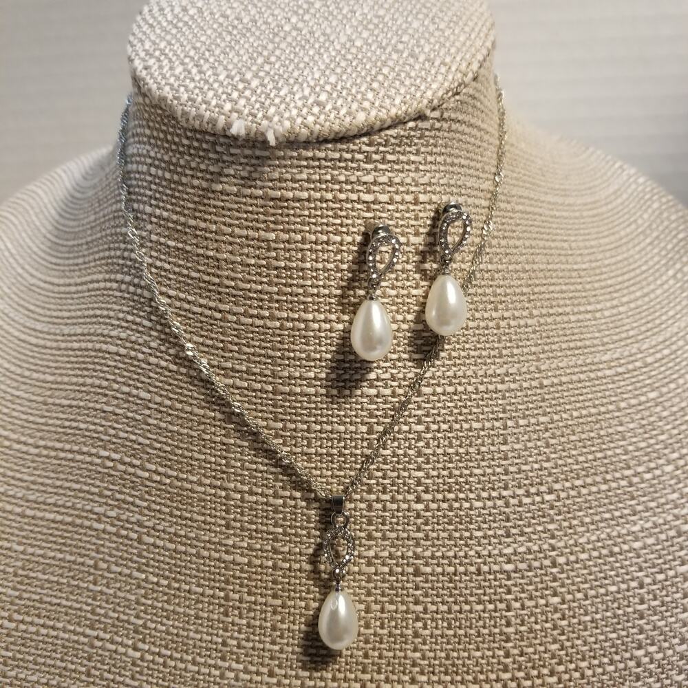 silvertone jewelry necklace and earrings dangle faux pearl 15" long w/2.5 in.ex